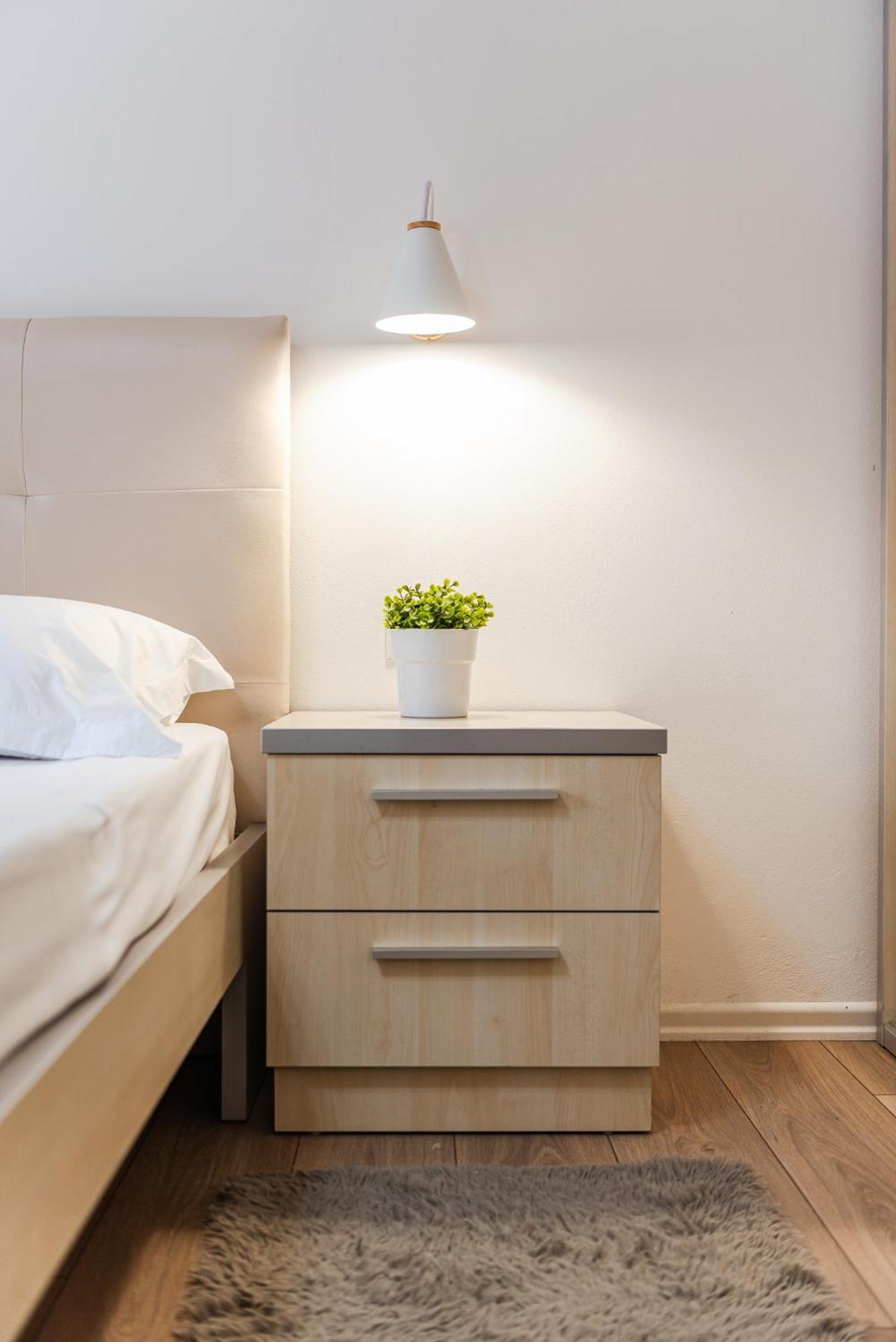 Noir Apartment By Kondo Stays Tirana Esterno foto