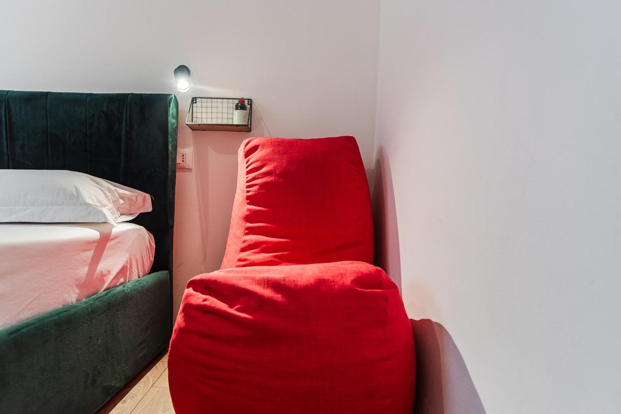 Noir Apartment By Kondo Stays Tirana Esterno foto