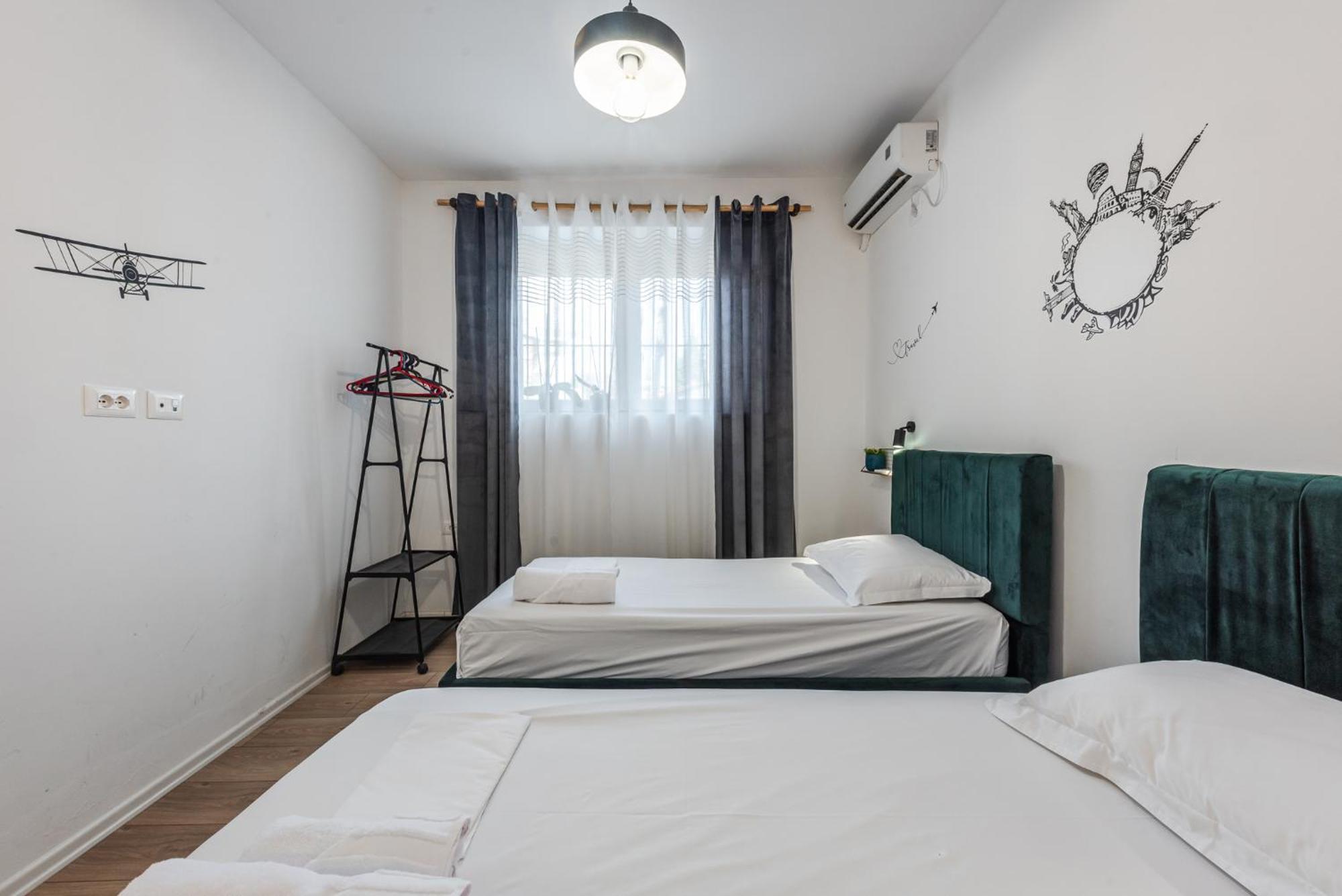 Noir Apartment By Kondo Stays Tirana Esterno foto