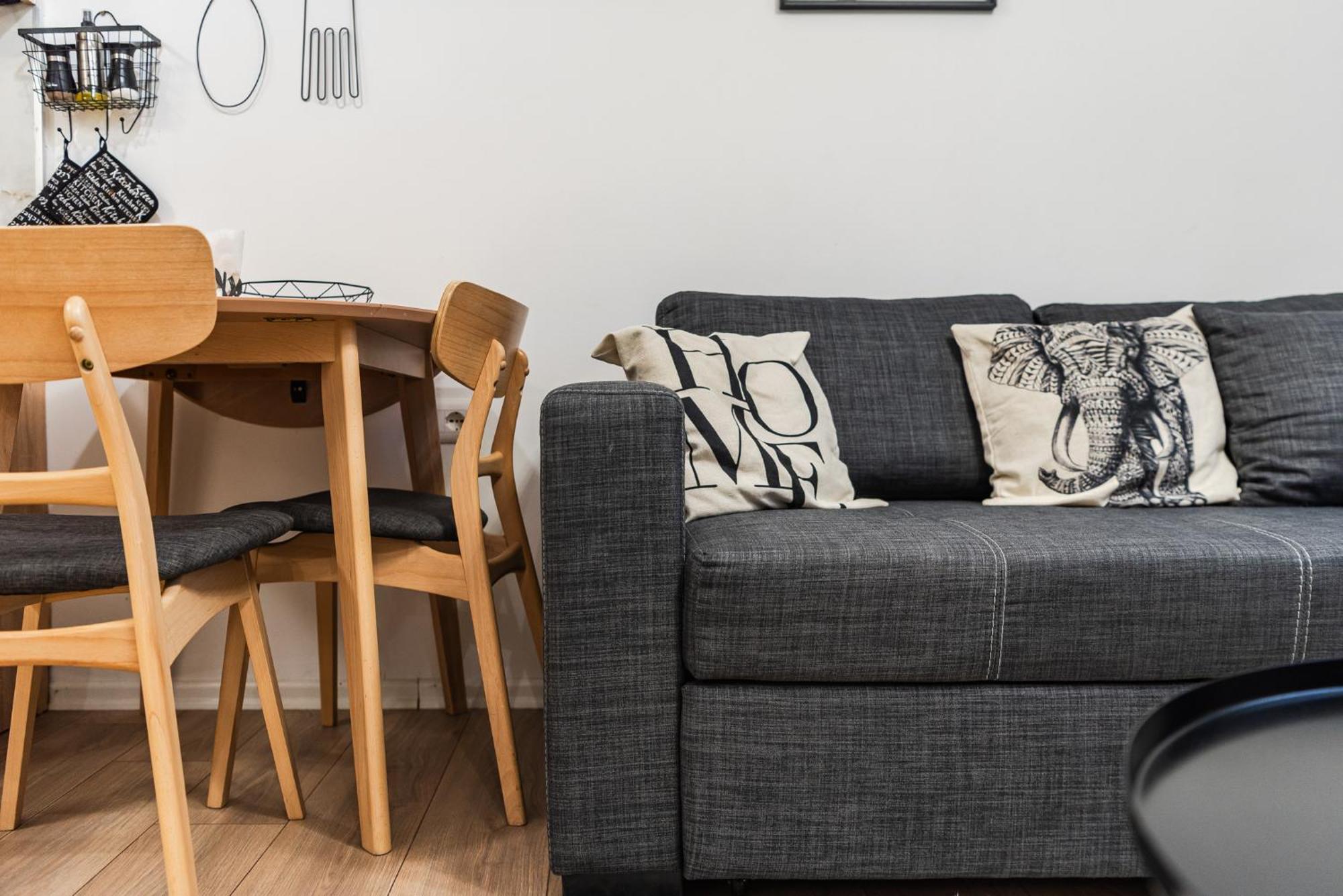 Noir Apartment By Kondo Stays Tirana Esterno foto