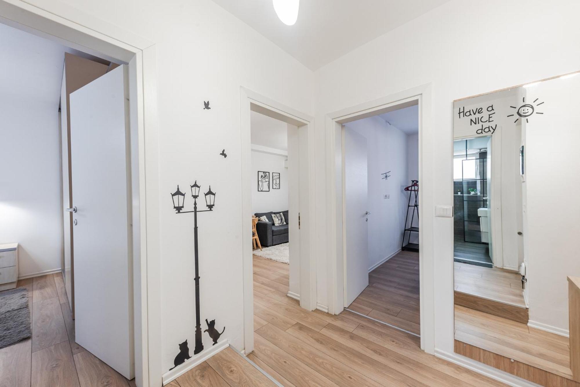 Noir Apartment By Kondo Stays Tirana Esterno foto
