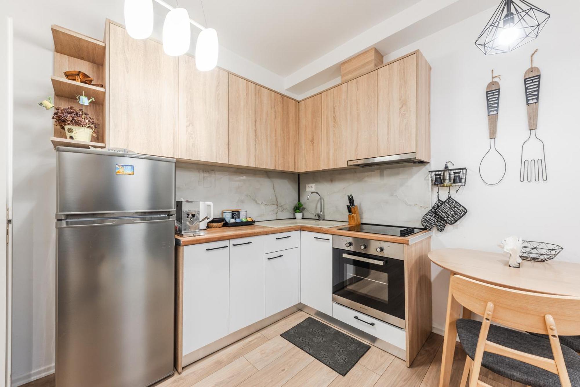 Noir Apartment By Kondo Stays Tirana Esterno foto