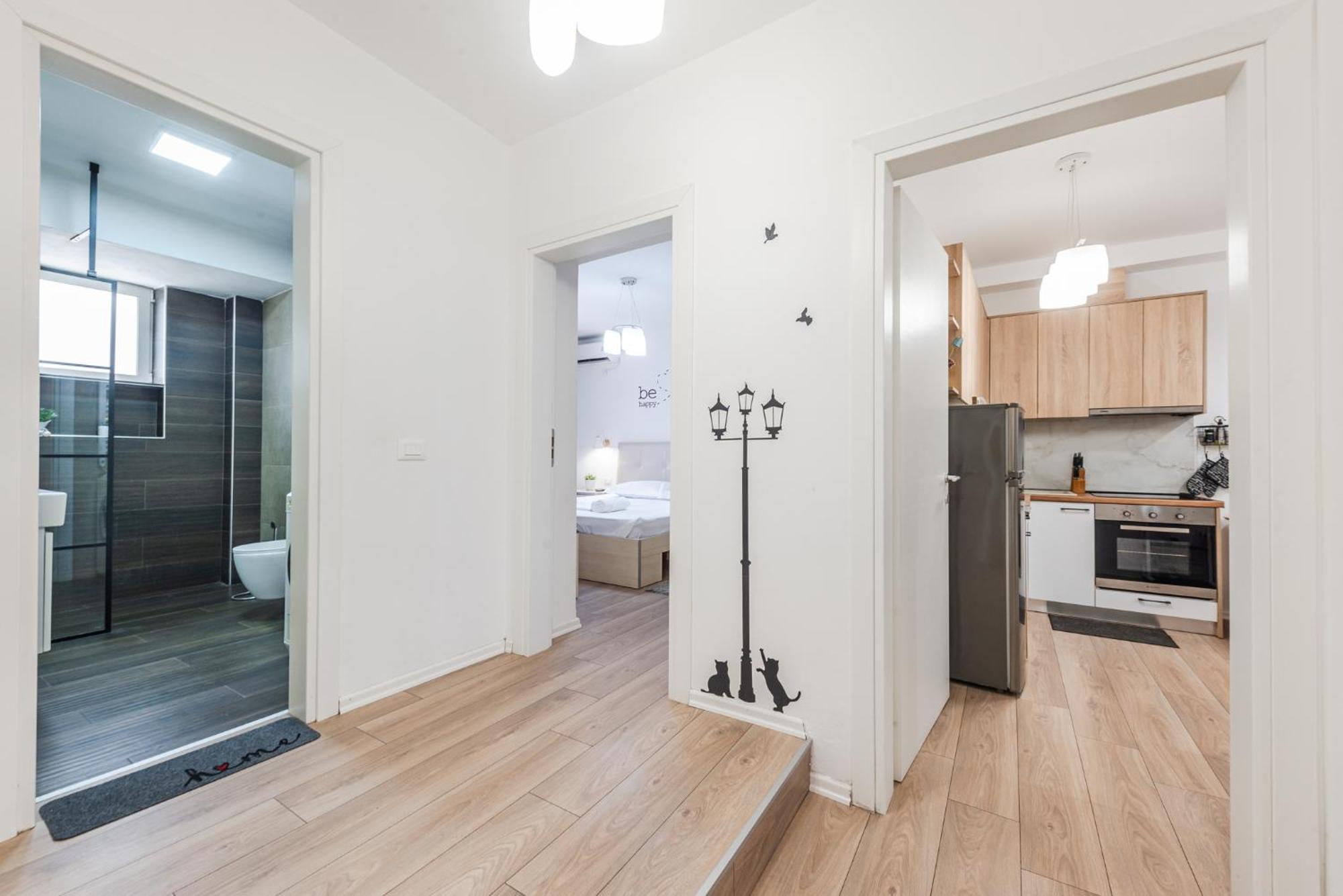 Noir Apartment By Kondo Stays Tirana Esterno foto