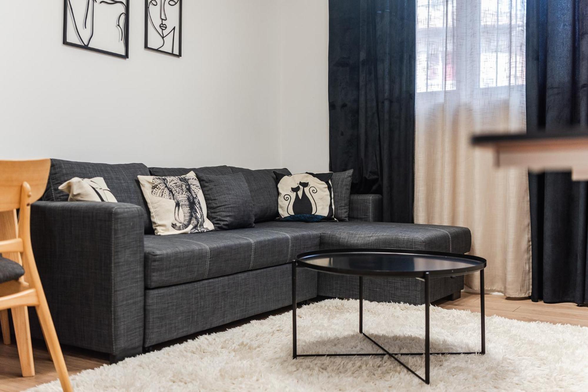 Noir Apartment By Kondo Stays Tirana Esterno foto