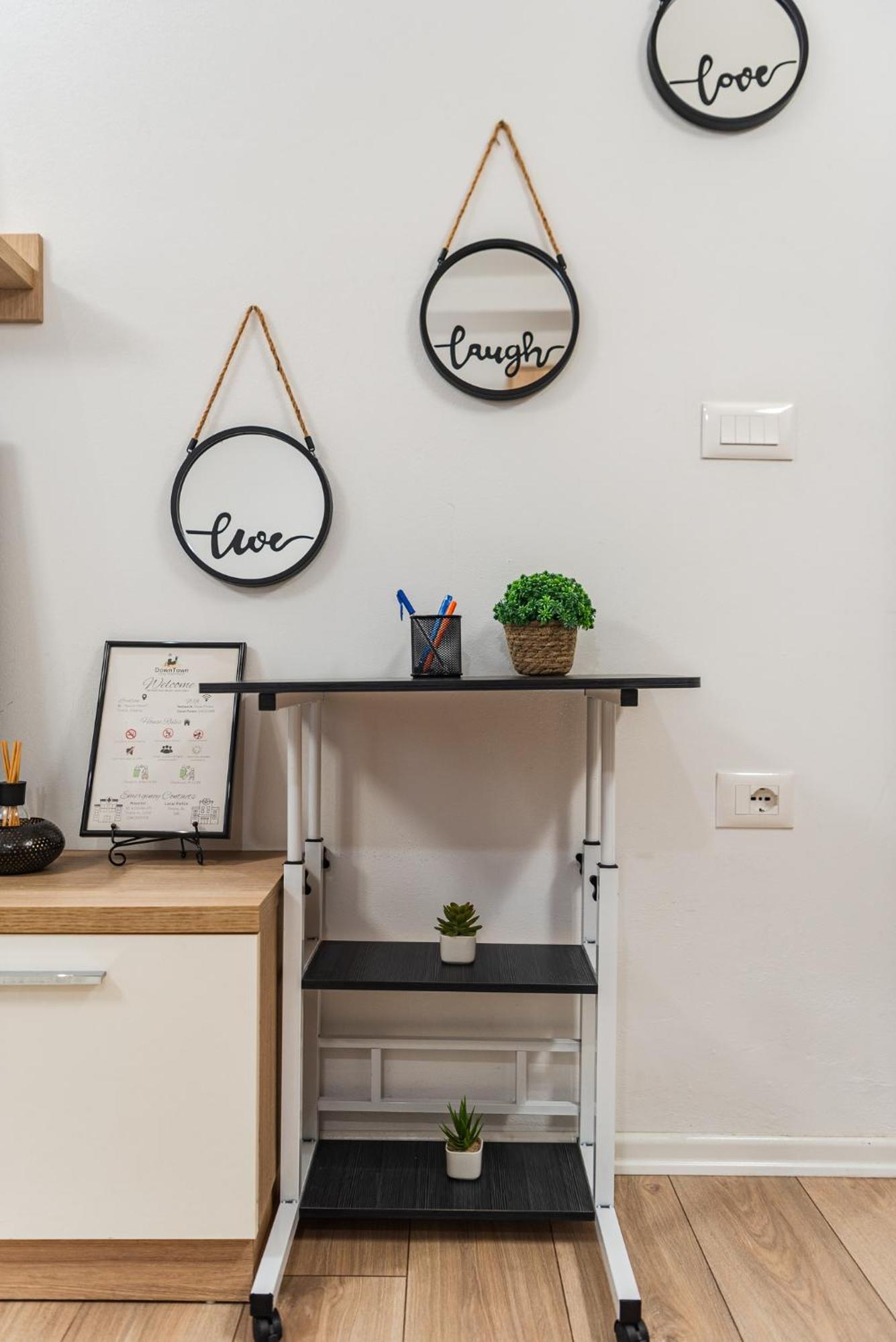 Noir Apartment By Kondo Stays Tirana Esterno foto