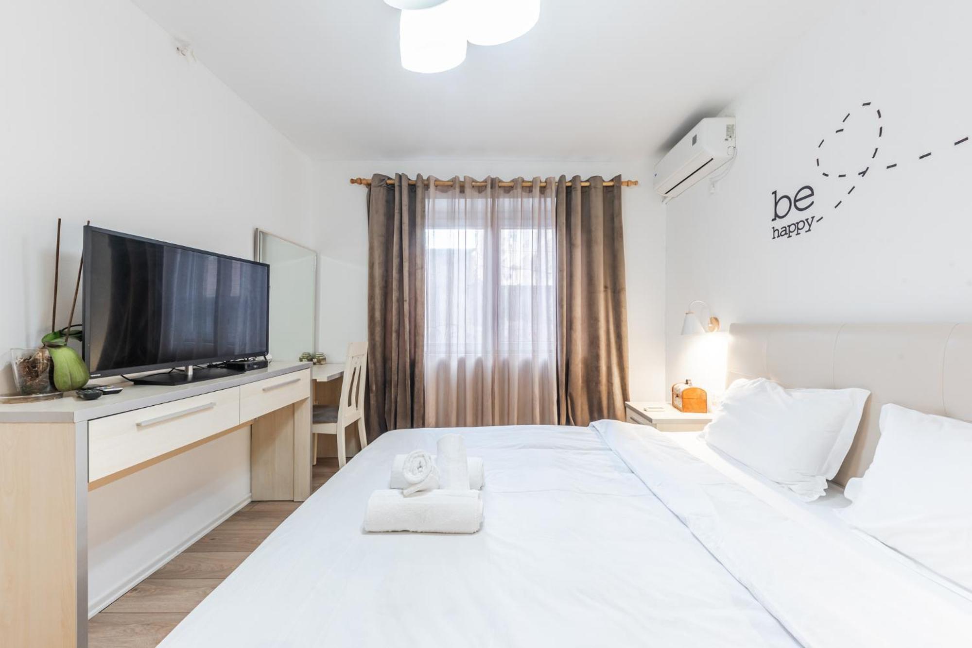 Noir Apartment By Kondo Stays Tirana Esterno foto