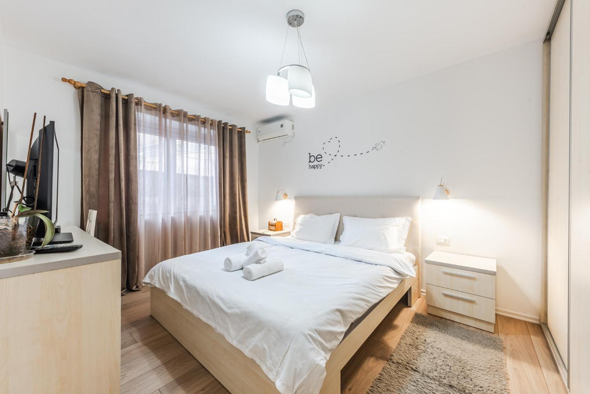 Noir Apartment By Kondo Stays Tirana Esterno foto