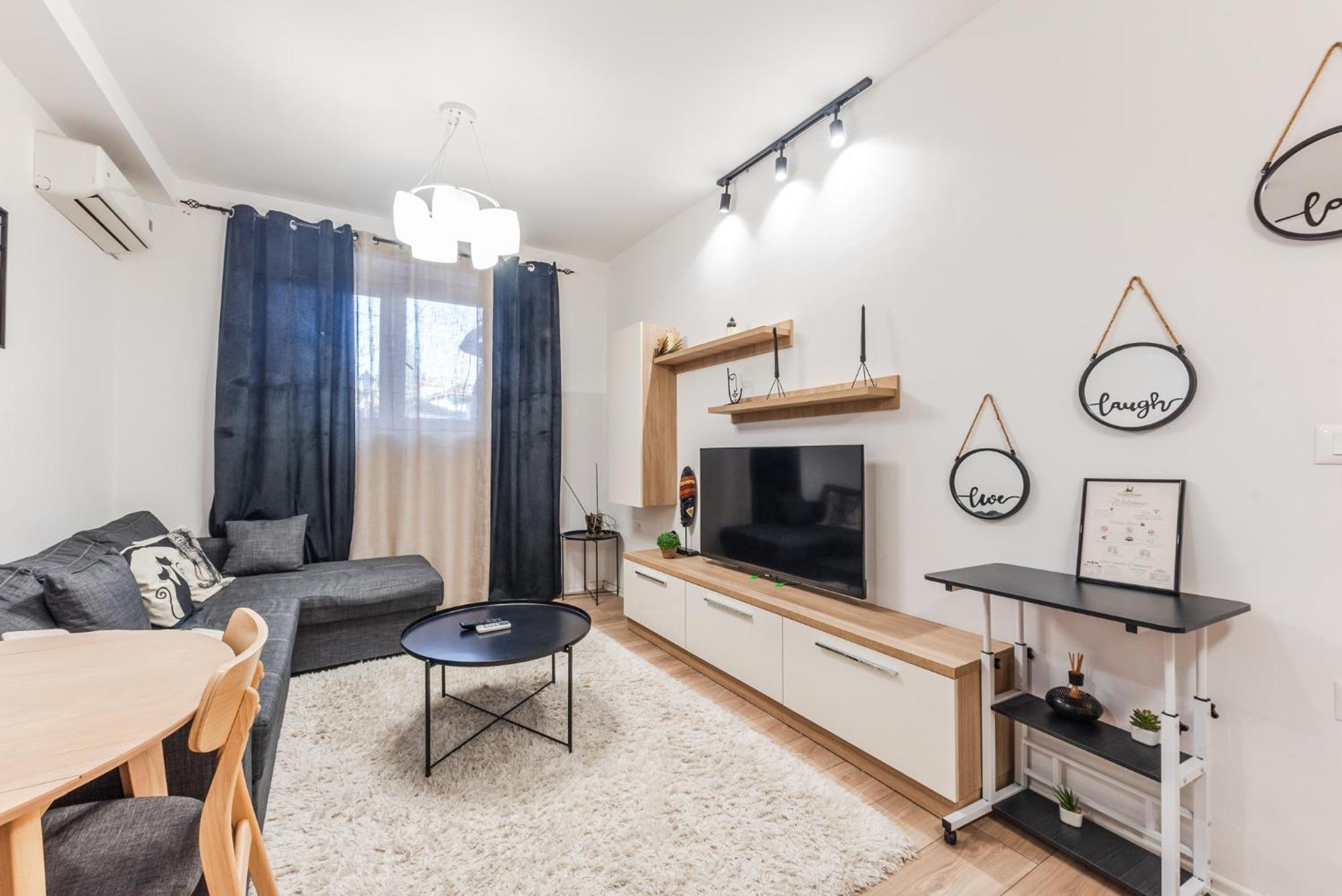 Noir Apartment By Kondo Stays Tirana Esterno foto