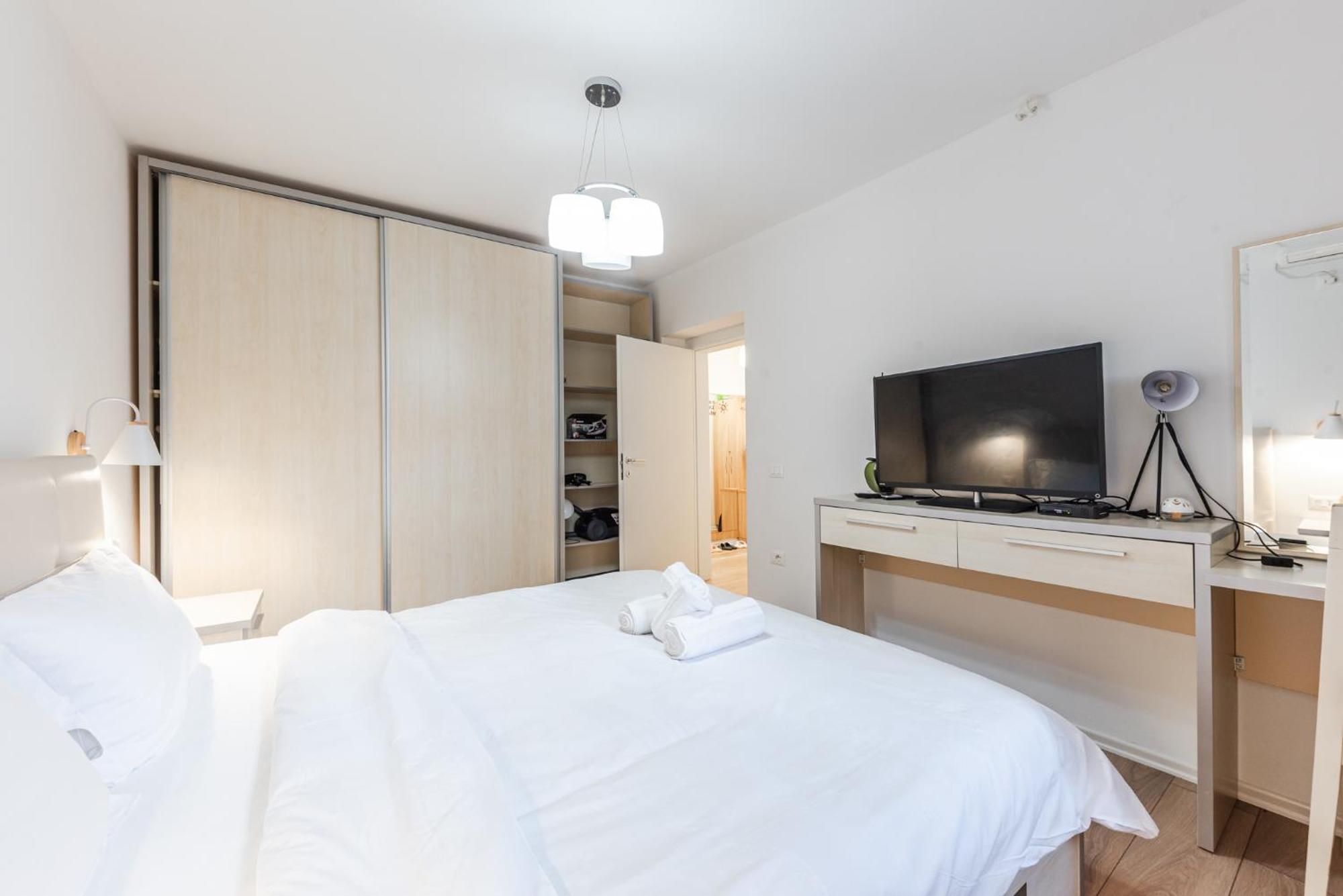 Noir Apartment By Kondo Stays Tirana Esterno foto